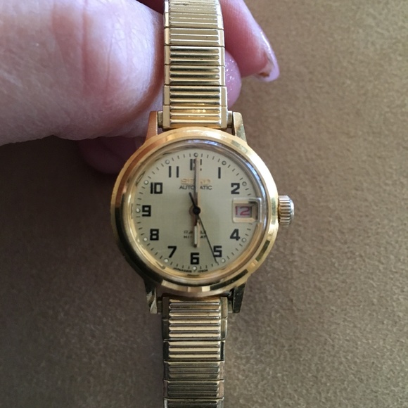 1980s Seiko 17 jewel day watch with original stretch band. Works! - Picture 5 of 9